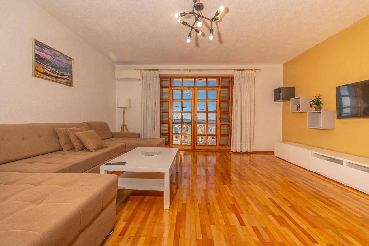 Apartments Francoise تْسْغيكفانِتْسا المظهر الخارجي الصورة