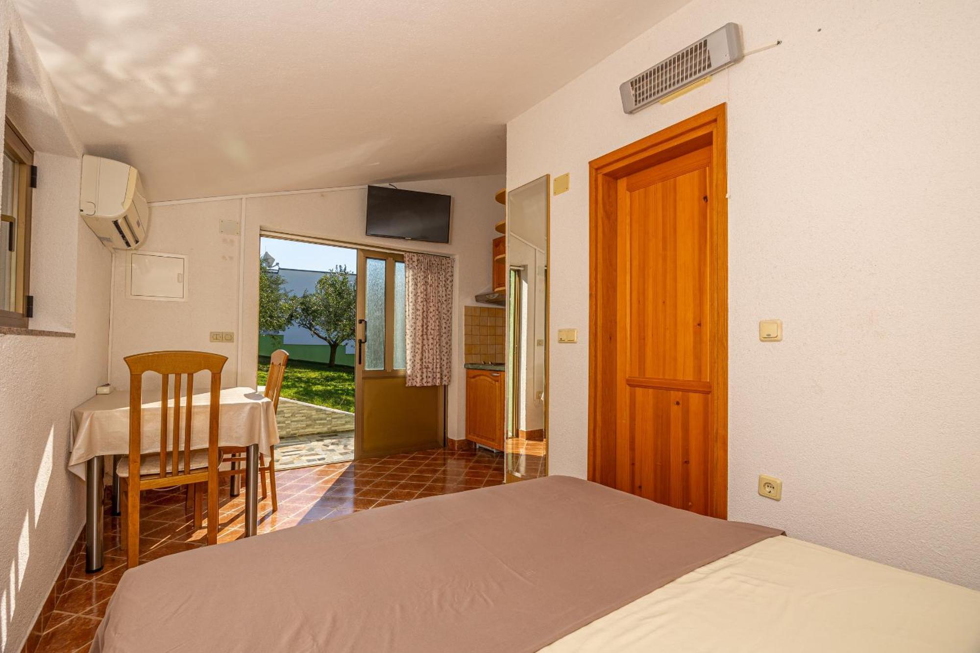Apartments Francoise تْسْغيكفانِتْسا المظهر الخارجي الصورة